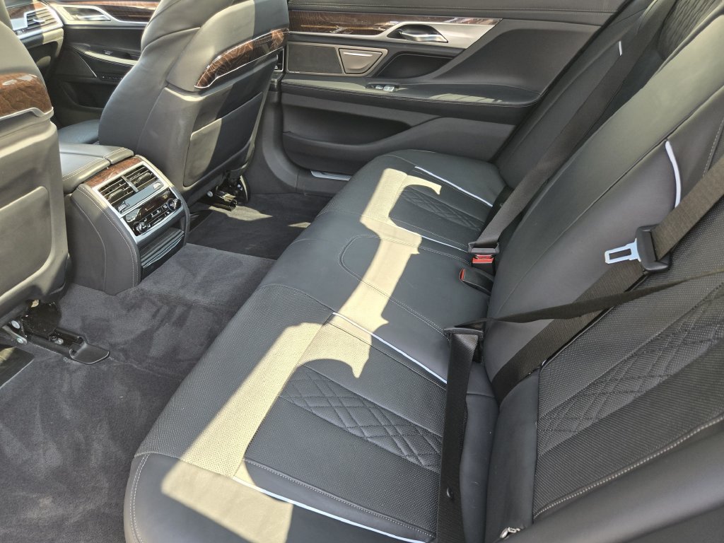Used 2020 BMW 750i xDrive w/ Executive Package AWD/4WD image 30