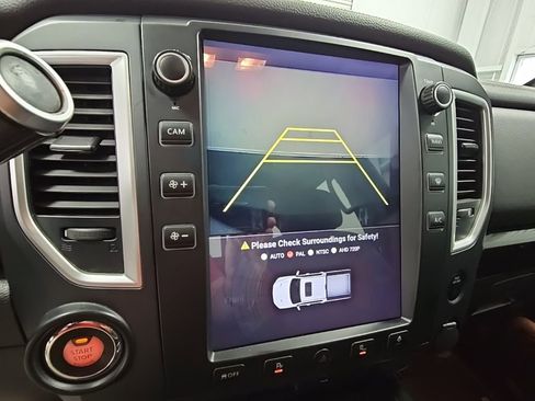 Used 2018 Nissan Titan SL w/ Midnight Edition image 19