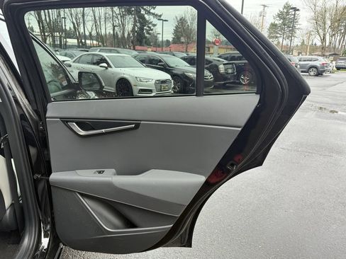 Used 2023 Kia Niro EX Touring image 16