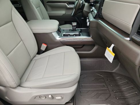 New 2026 GMC Sierra 1500 SLT w/ SLT Premium Package image 18