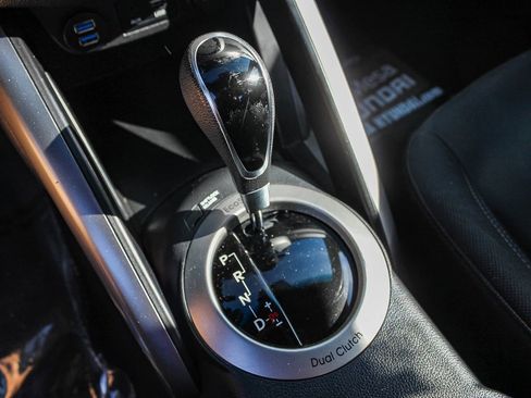 Used 2016 Hyundai Veloster image 22