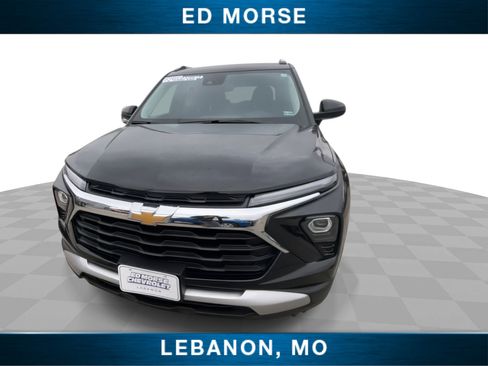 Used 2025 Chevrolet TrailBlazer LT AWD/4WD image 3