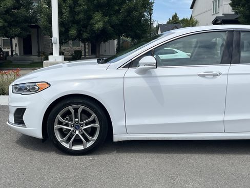 Used 2019 Ford Fusion SEL FWD image 2