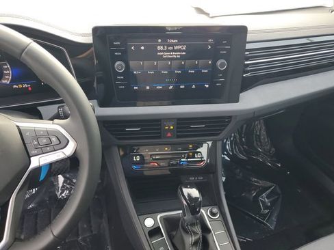 New 2026 Volkswagen Jetta SE FWD image 22
