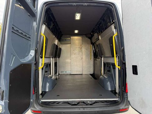 Used 2019 Mercedes-Benz Sprinter 144 image 60