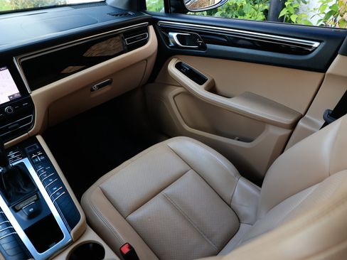 Used 2021 Porsche Macan S image 27