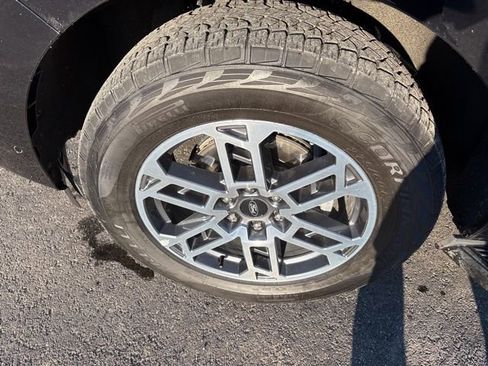 Used 2025 Ford Expedition Active image 12