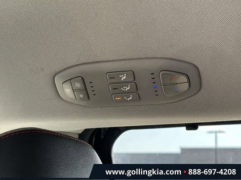 Used 2017 Kia Sedona LX w/ LX Essentials Premium Package FWD image 12