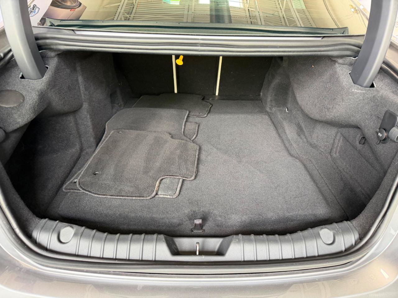 Used 2024 Jaguar XF R-Dynamic SE AWD/4WD image 21