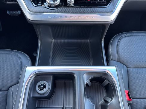 New 2026 Ford Expedition Platinum w/ Stealth Appearance Package image 31