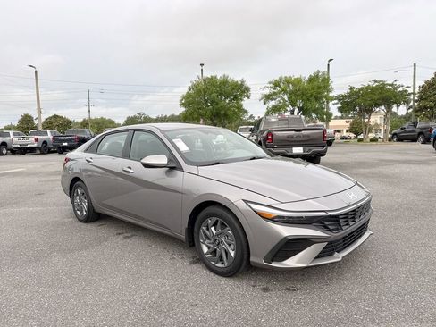 Used 2024 Hyundai Elantra Blue FWD image 1