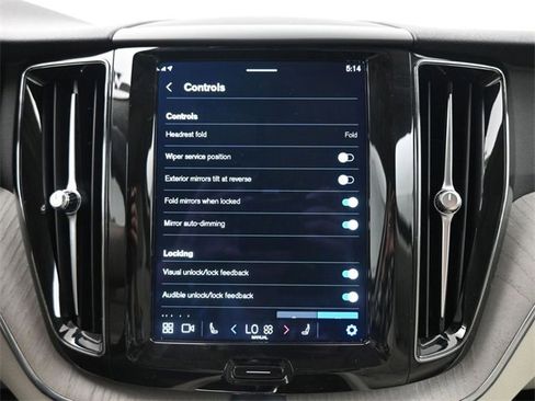 Used 2023 Volvo XC60 B5 Plus image 17