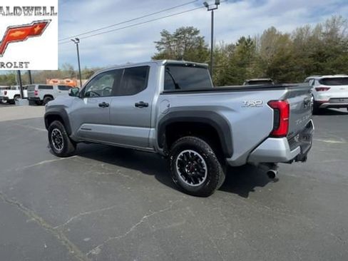 Used 2025 Toyota Tacoma TRD Off-Road image 6