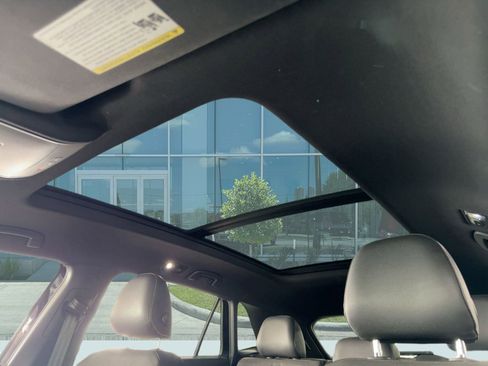 Used 2020 Volkswagen Atlas Cross Sport SEL Premium image 16