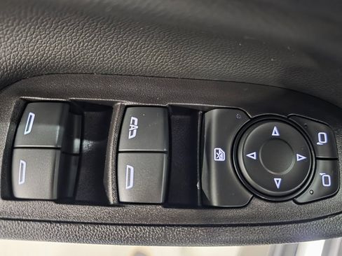 Used 2020 Chevrolet Equinox LT image 18