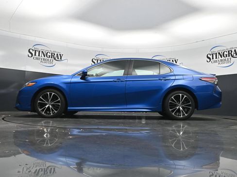 Used 2019 Toyota Camry SE FWD image 29