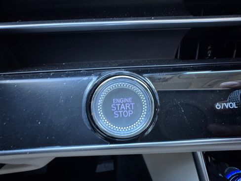 Used 2026 Genesis GV70 2.5T Select image 30