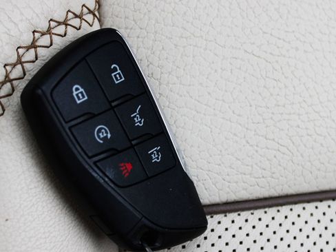 Used 2021 GMC Yukon Denali w/ Denali Premium Package image 36