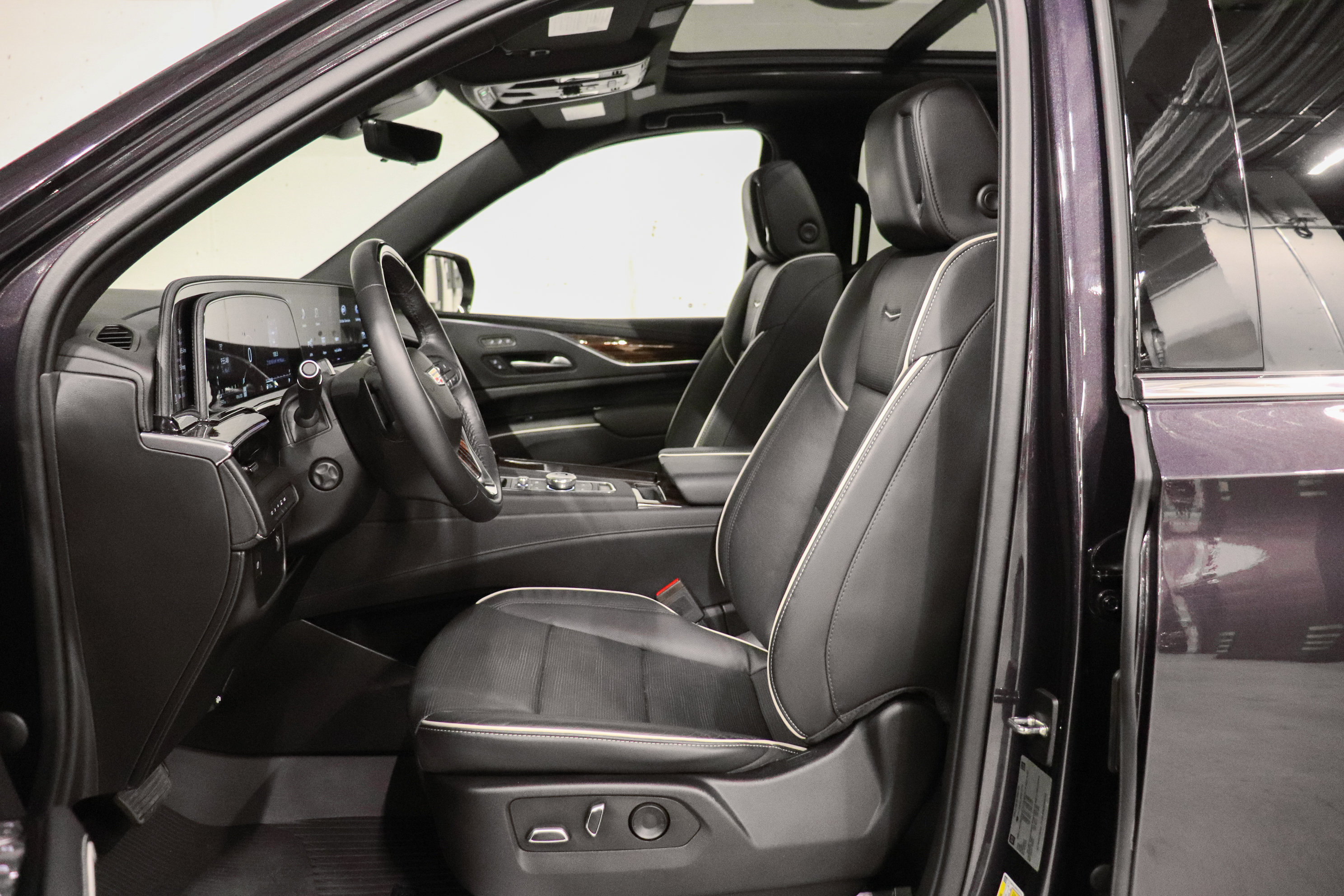 Certified 2023 Cadillac Escalade ESV Premium Luxury AWD/4WD image 13