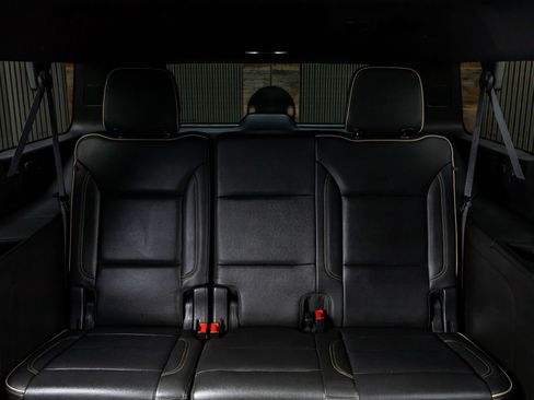 Used 2021 GMC Yukon XL SLT w/ SLT Luxury Package RWD image 32