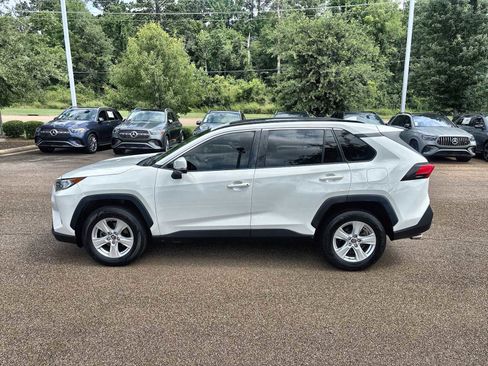 Used 2019 Toyota RAV4 XLE AWD/4WD image 5