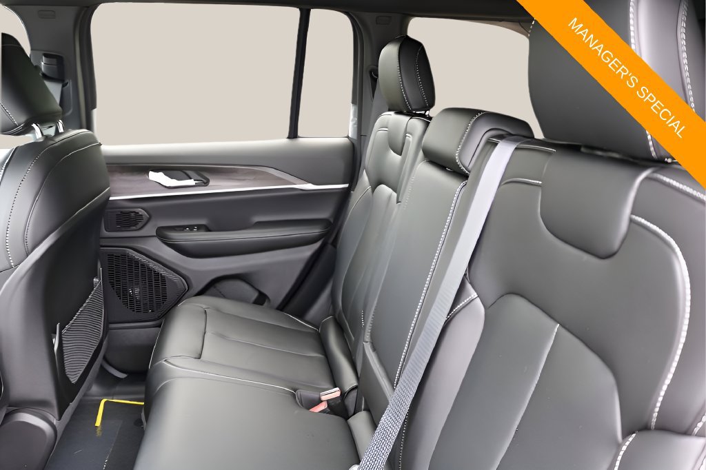 New 2026 Jeep Grand Cherokee Limited RWD image 14