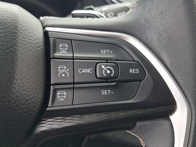 Used 2023 Jeep Grand Cherokee Laredo RWD image 22