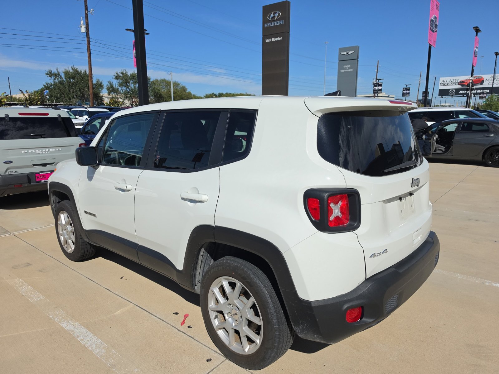 Used 2023 Jeep Renegade Latitude AWD/4WD image 6