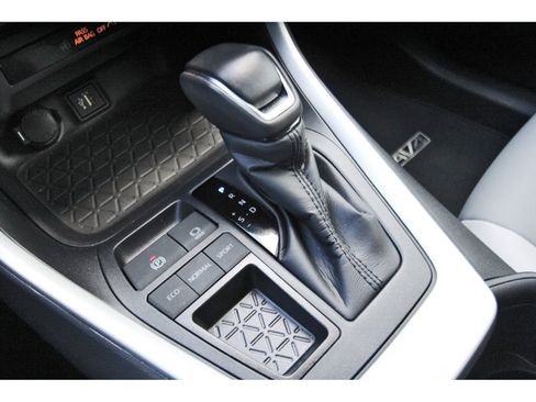 Used 2025 Toyota RAV4 XLE Premium FWD image 27