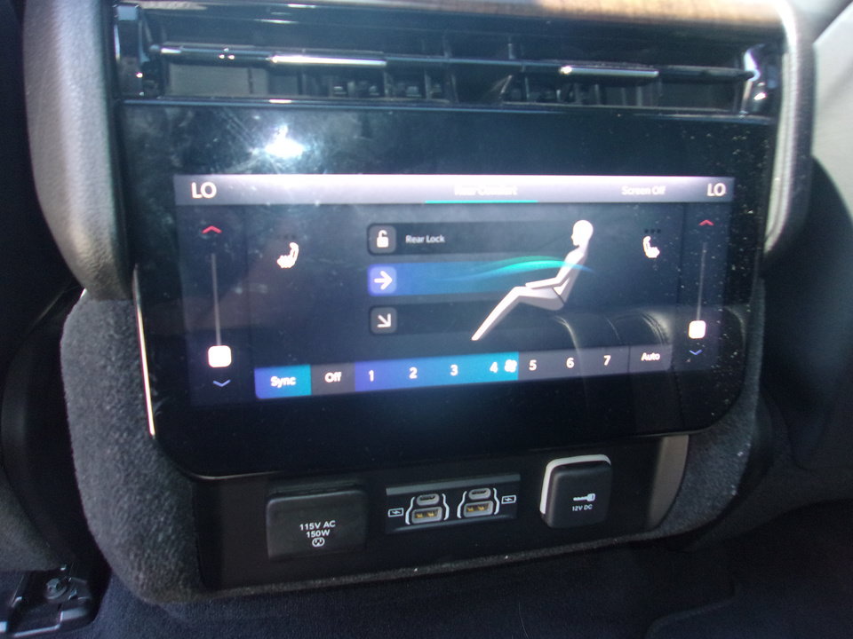Used 2024 Jeep Grand Wagoneer L 4WD w/ Flexible Seating Group image 23