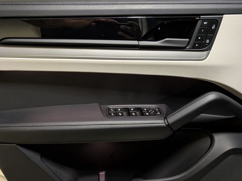 Certified 2025 Porsche Cayenne S AWD/4WD image 20