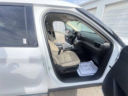 Used 2023 Ford Explorer XLT image 24
