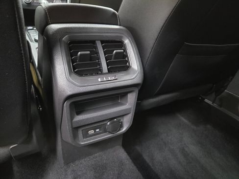 Used 2021 Volkswagen Tiguan SE R-Line image 30