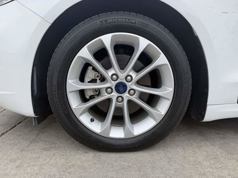 Used 2019 Ford Fusion SE FWD image 9