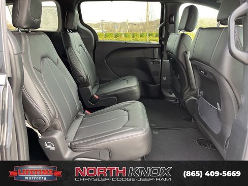 New 2026 Chrysler Pacifica Select image 20