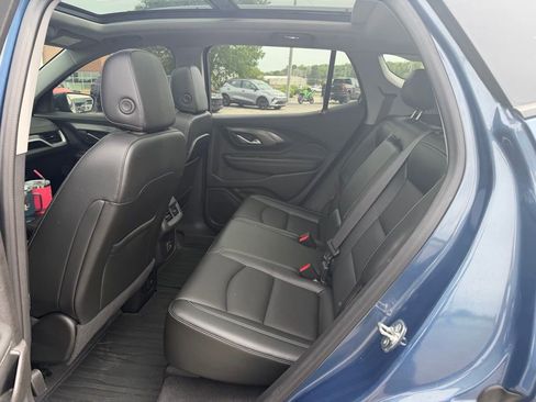 Used 2024 GMC Terrain SLT AWD/4WD image 7