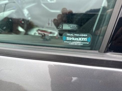 Used 2023 Ford Explorer XLT image 9