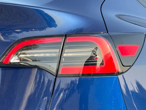 Used 2021 Tesla Model Y Standard Range image 32