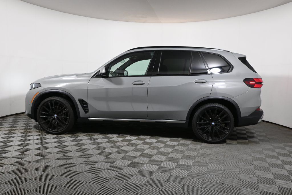 Certified 2025 BMW X5 xDrive40i w/ Parking Assistance Package AWD/4WD image 2