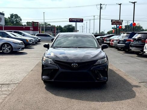 Used 2018 Toyota Camry SE FWD image 2