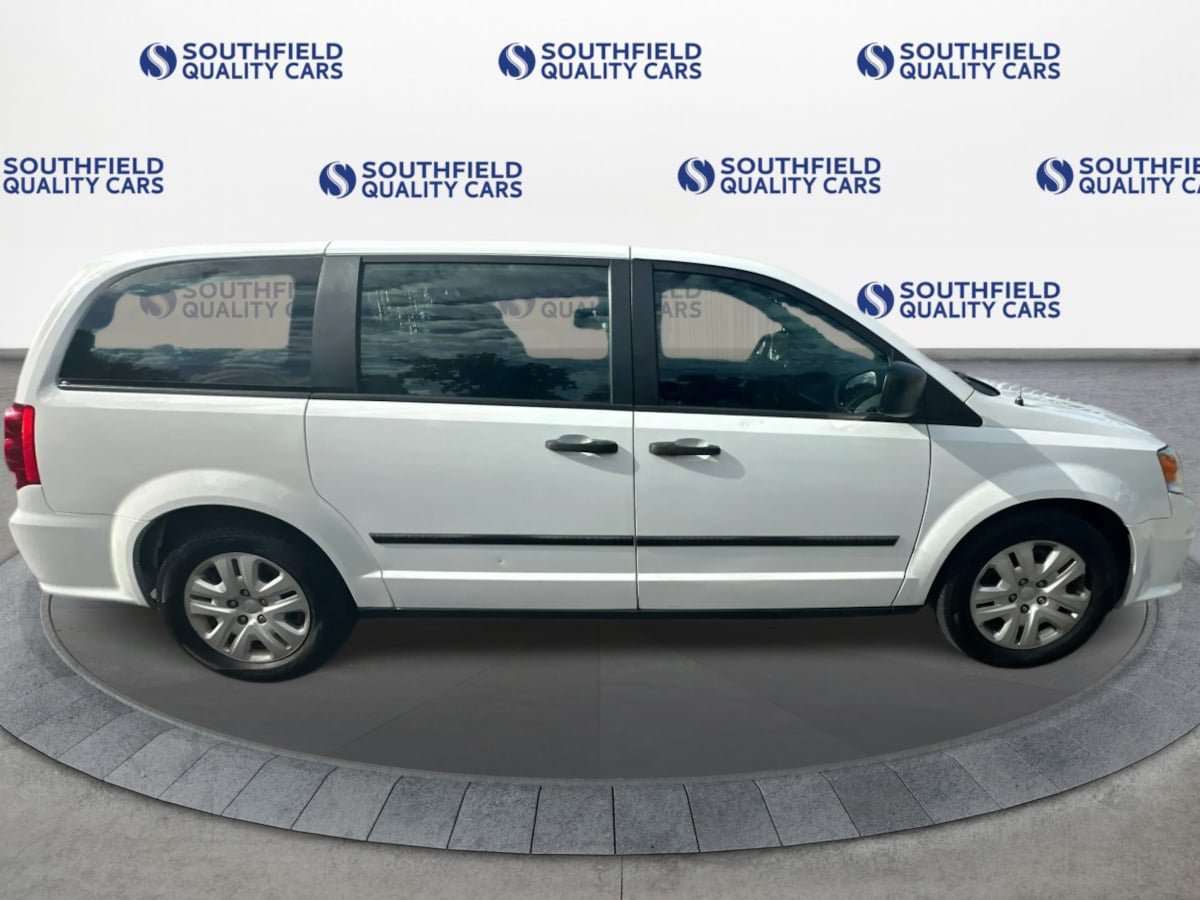Used 2016 Dodge Grand Caravan American Value Package w/ UConnect Hands-Free Group FWD image 8