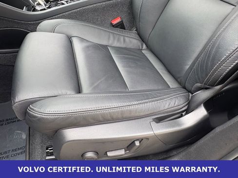Certified 2023 Volvo XC40 B5 Plus AWD/4WD image 28