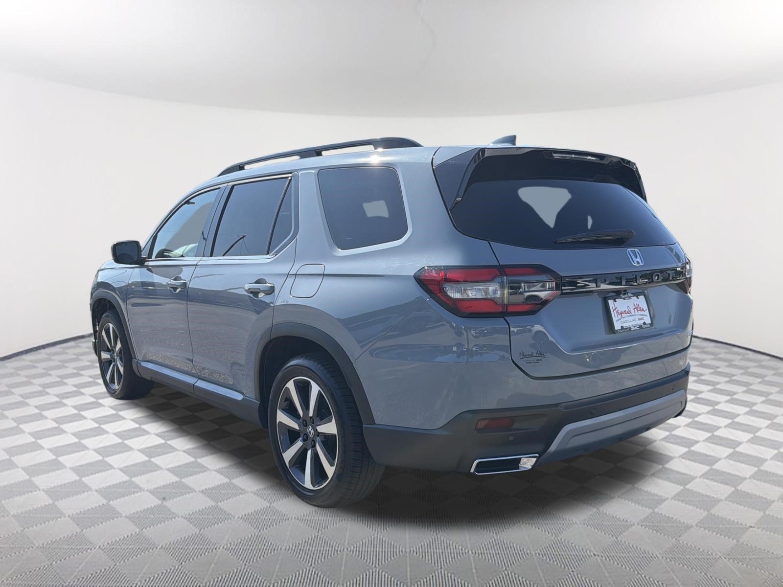 Used 2023 Honda Pilot Touring image 8