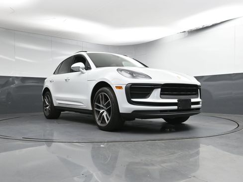 Used 2022 Porsche Macan image 30