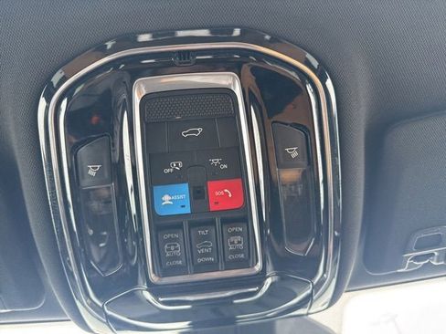 Used 2023 Jeep Grand Cherokee L Summit w/ Advanced Protech Group IV image 27