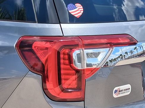 Used 2021 GMC Acadia Denali w/ Denali Technology Package FWD image 8