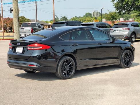 Used 2018 Ford Fusion SE w/ Equipment Group 201A FWD image 5