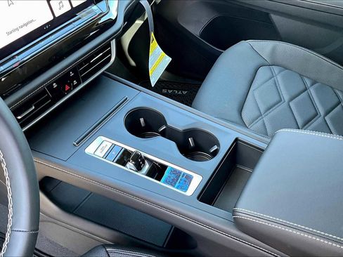 New 2026 Volkswagen Atlas SE image 7