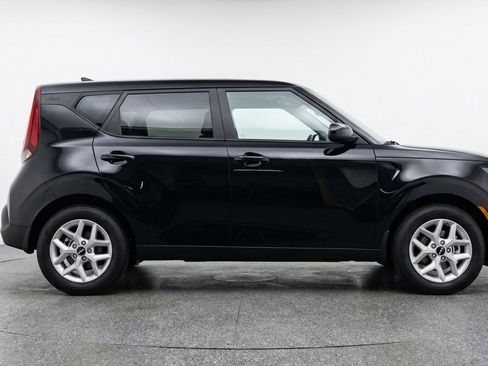 Used 2025 Kia Soul LX w/ LX Technology Package FWD image 11