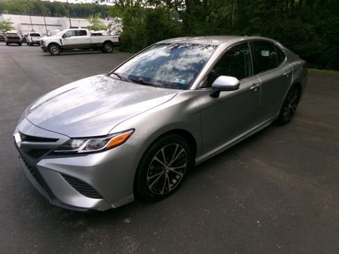 Used 2019 Toyota Camry SE FWD image 5